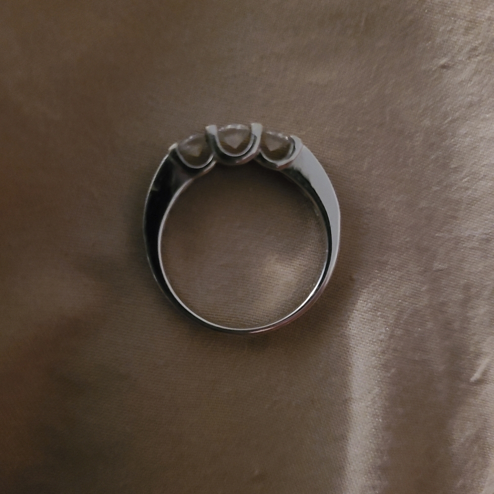 Diamond ring - Picture 3 of 3